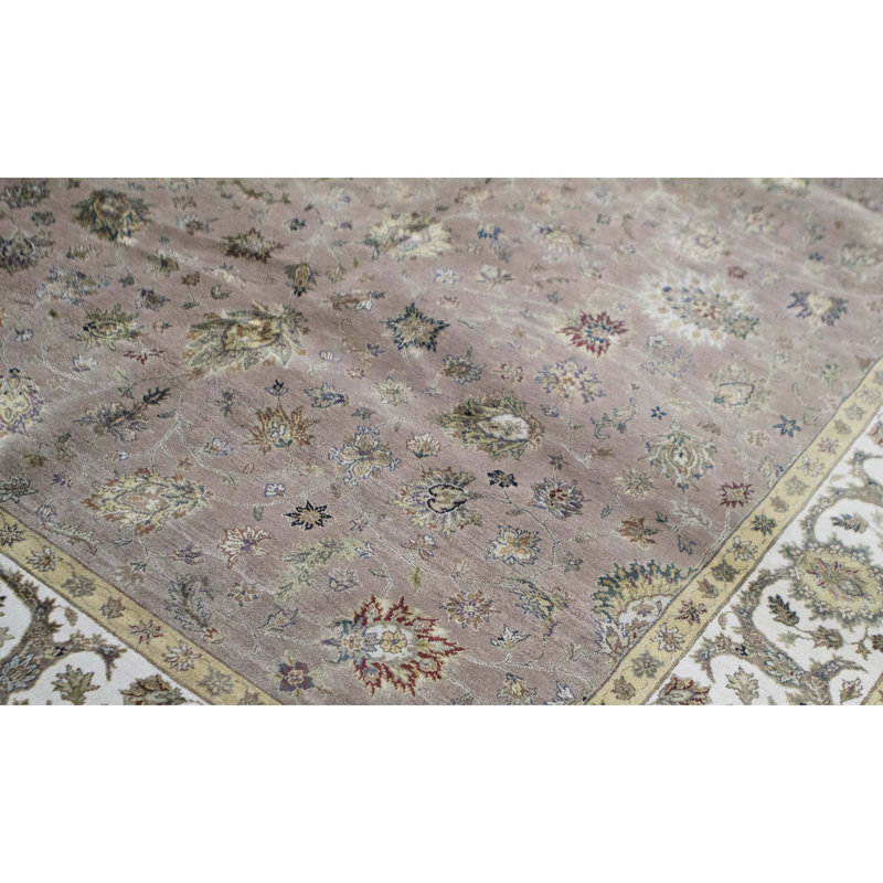 Oriental Area Rug in Light Pink/Ivory