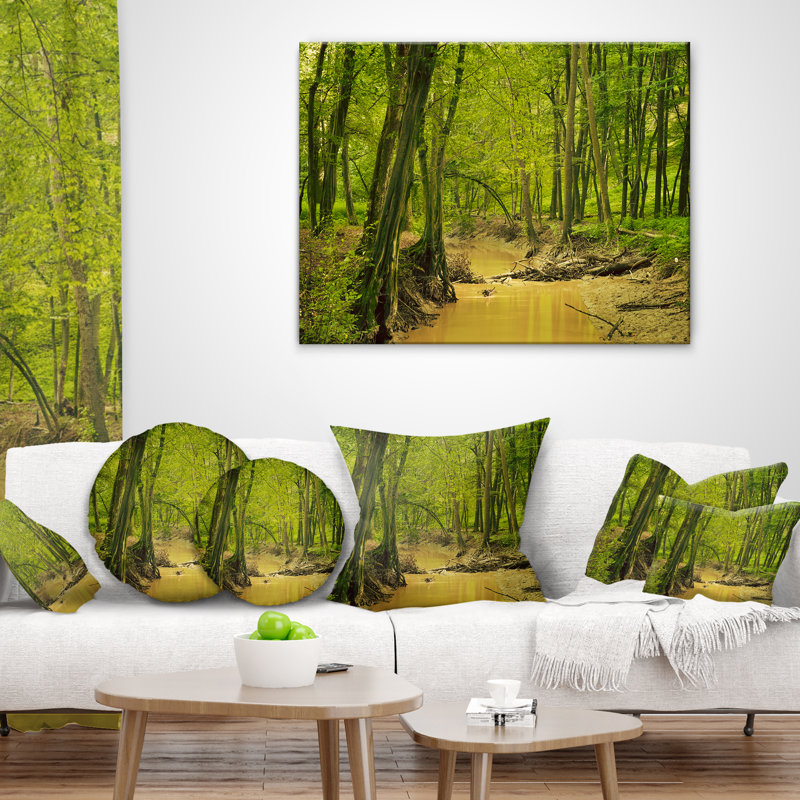 Ruisseau dans la forêt sauvage - Coussin imprimé forêt, 16 po x 1 po, Coussin décoratif