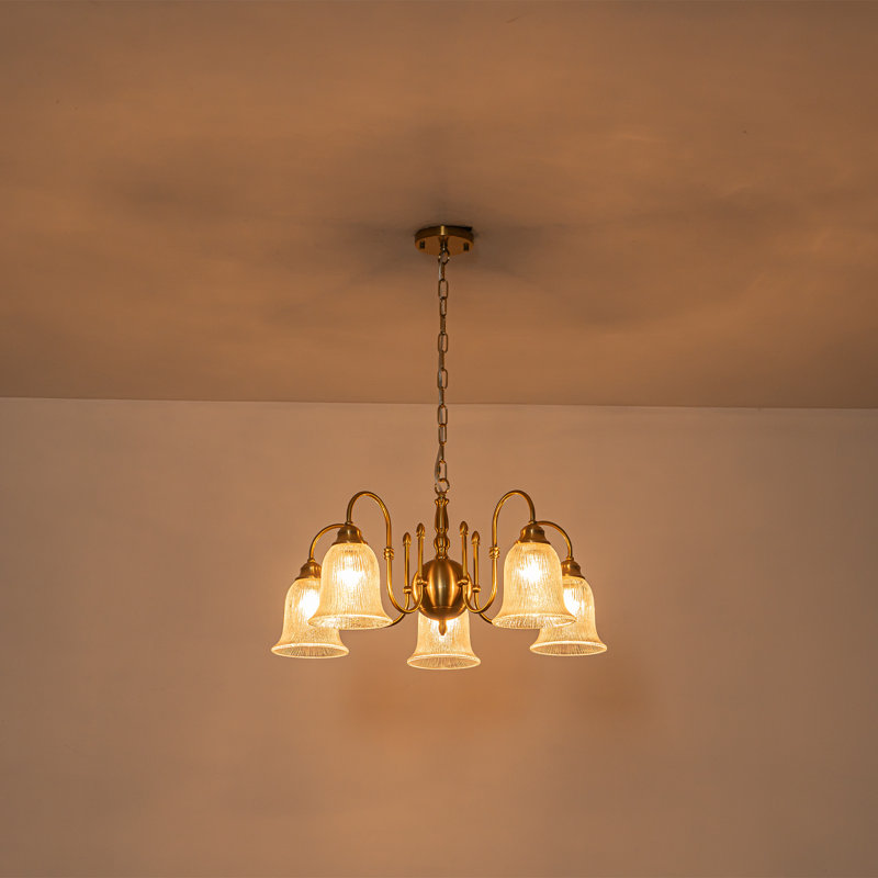 Lustre traditionnel 27 lumières de 27 po de large avec abat-jour en verre texturé | Luminaire suspendu rétro en laiton pour le salon de l'îlot de cuisine
