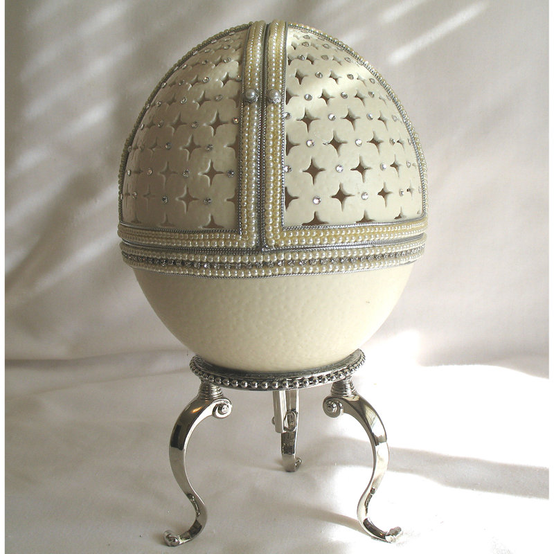 Boîte à bijoux avec garniture avec garniture d’oeuf autruche