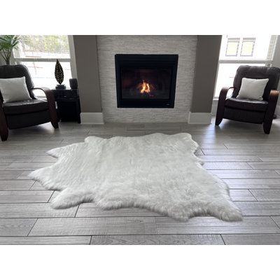 Tapis blanc à poils longs en fausse fourrure de bison