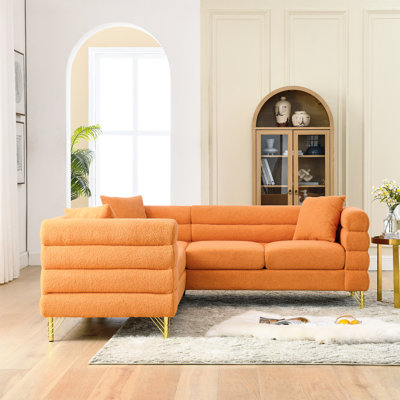 Canapé modulaire en forme de L 81,5 po, pour le bureau. Simplifiez l'esthétique moderne avec des formes douces. Fabriquer du bois et du métal. Tissu orange, intérieur en mousse. 3 coussins, capacité de 250 lb par siège. Livraison rapide de notre part