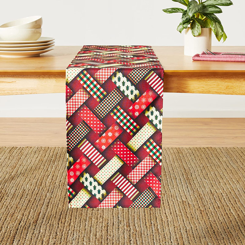 Chemin de table décoratif en polyester The Holiday Aisle®