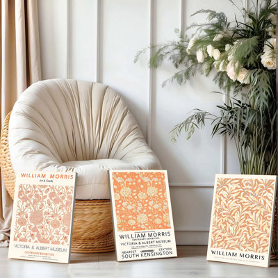 Ensemble de 3 affiches encadrées, inspirées de l'exposition William Morris. Motifs botaniques vintage, imprimés floraux classiques, parfaits pour la décoration intérieure de votre salon, chambre ou bureau.