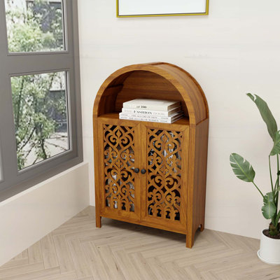 Armoire arquée sculptée à la main, avec tablette ouverte et 2 portes