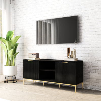 Meuble télé de style moderne avec portes en forme de vague, pieds dorés, fermeture en douceur, tablette ouverte pour consoles de jeu, tablette intérieure réglable, esthétique noire et dorée dans un espace de vie élégant 50 59 pouces