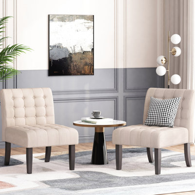 Paire de chaises d'appoint, siège en tissu beige avec boutons - détails gaufrés, pattes traditionnelles en bois massif pour la buanderie - 2 pièces - chaises avec coutures et balcon