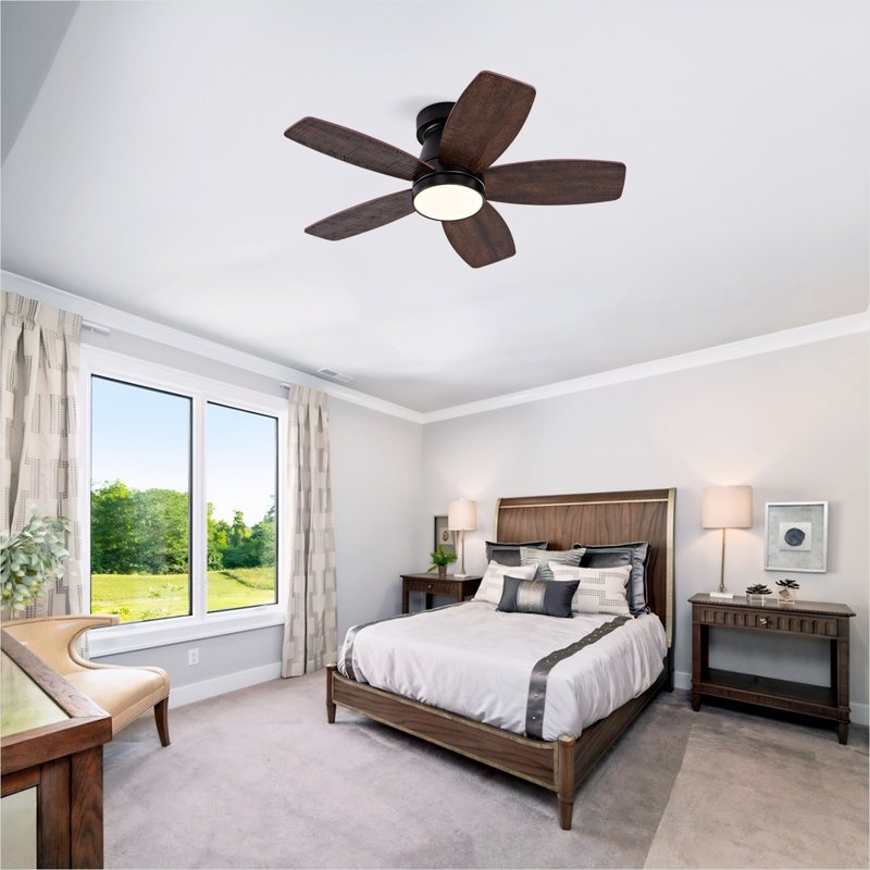 Ventilateur de plafond encastré 32 pouces avec éclairage à DEL intégré, télécommande, pales en bois massif et noir élégant, moteur à courant continu réversible pour la chambre à coucher ou le salon
