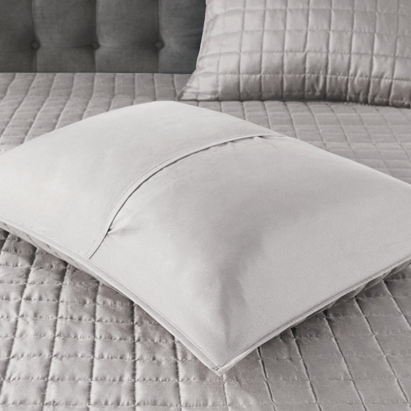 Collection de literie grise pour lit double - courtepointe à détails brodés et découpés, Gris