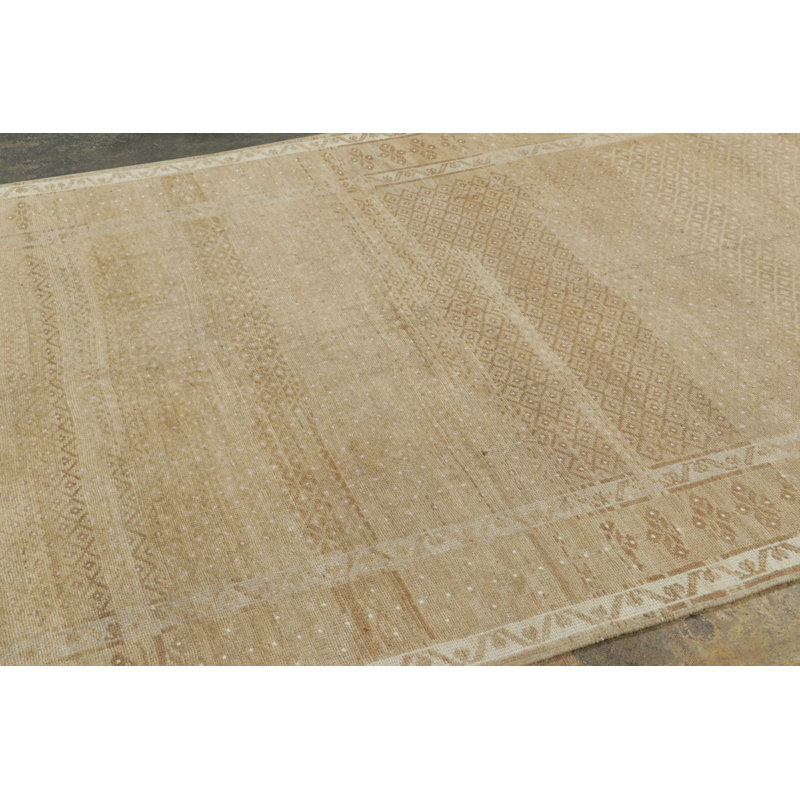 Vintage Turkish Kars Rug In Beige With Subtle Geometric Motifs - Rug & Kilim