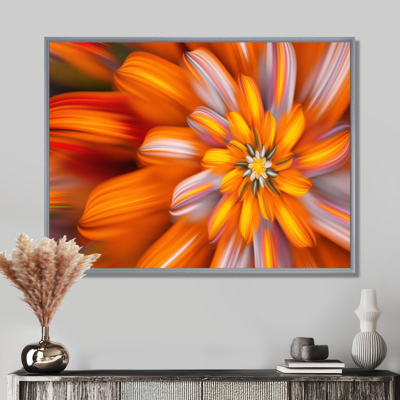 Impression sur toile Massive Orange Fractal, H 34 po x l 44 po, Encadrement argenté