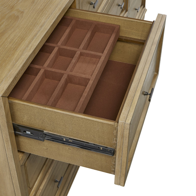 Commode 9 tiroirs Deemston avec tiroirs supérieurs en feutre et tiroirs inférieurs en cèdre, Tanné