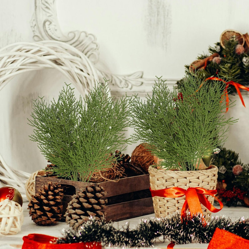 Tiges de verdure de Noël, 60 pièces de pin de Noël, fausses feuilles de cèdre pour arbre de Noël, branches de pin artificielles pour les décorations de Noël Couronne de bricolage (60, vert)