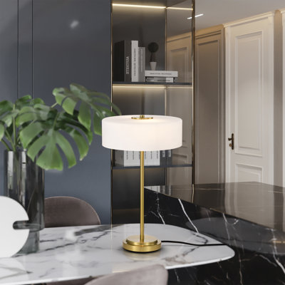 Lampe de table en laiton Barmine avec abat-jour en verre givré blanc