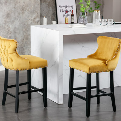 Tabourets de bar contemporains rembourrés en velours avec boutons et pieds en bois capitonnés, ensemble de 2