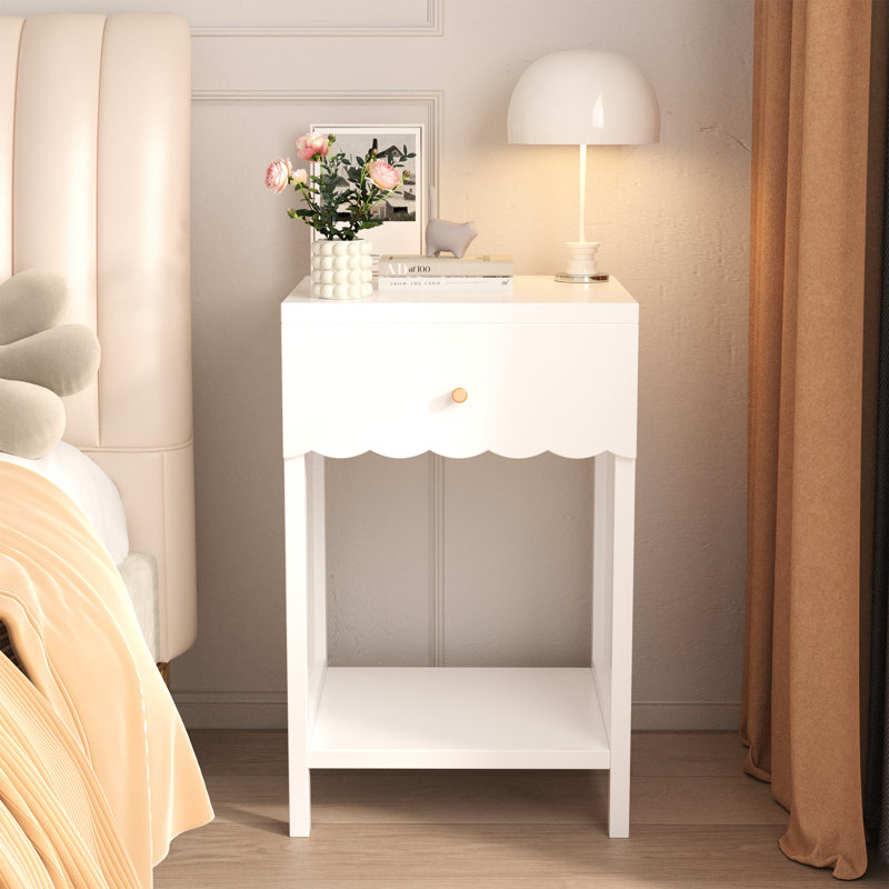 Table de chevet moderne avec bord festonné, tiroir et tablette ouverte, idéale pour la chambre à coucher, la chambre à coucher, matériau de haute qualité