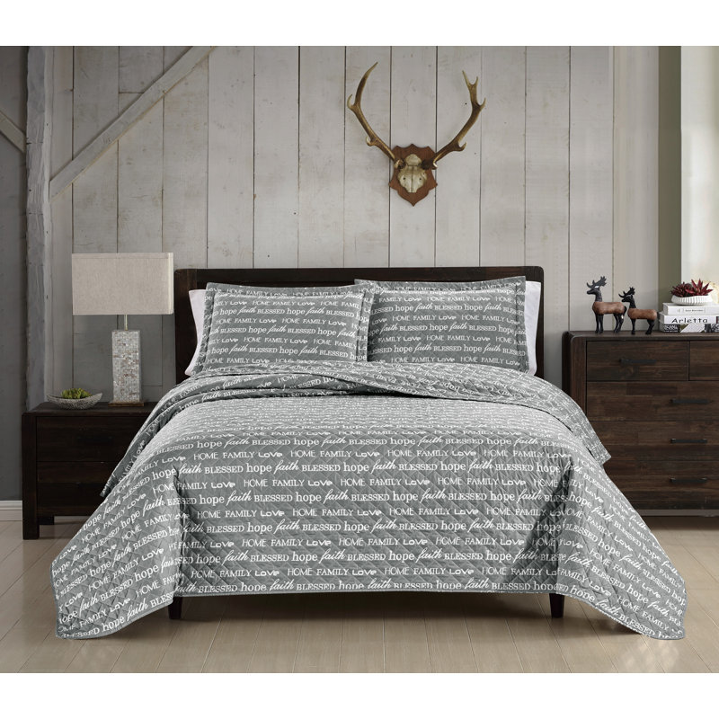 3-piece Black Bear Holiday Stitched Quilt Set, King Quilt + 2 Shams, Red Plaid