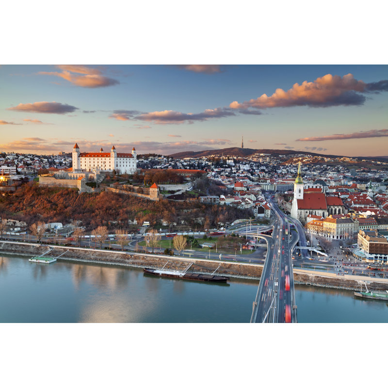 Emefu Bratislava, Slovaque par Rudybalasko, H 8 po x l 12 po