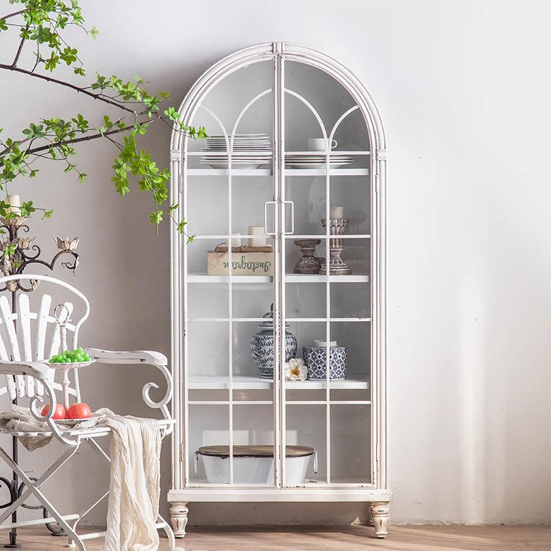 Blanc massif + vitrines en bois manufacturé