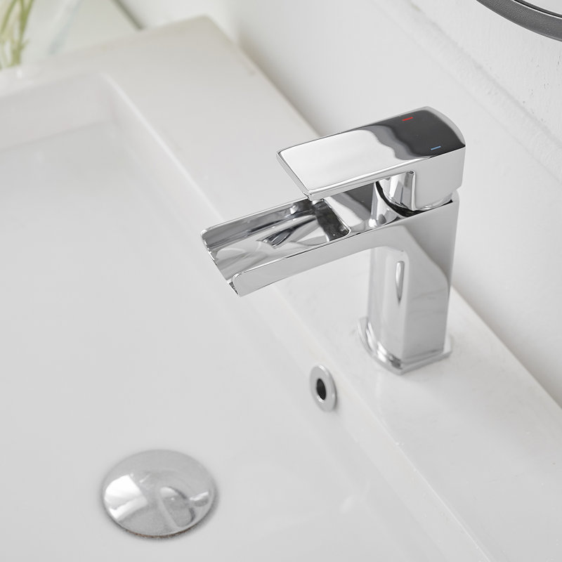 Single-handle Bathroom Faucet with Drain Assembly, Polished Chrome