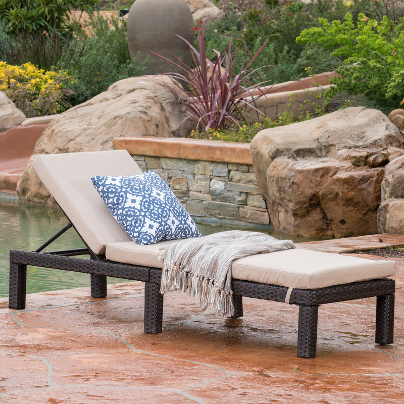 Chaise longue Puerta avec structure brun foncé et coussin beige, Coussin beige / structure brun foncé