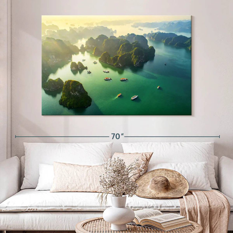 Vue aérienne de la baie d'Halong, Gillard, H 34 po x l 51 po