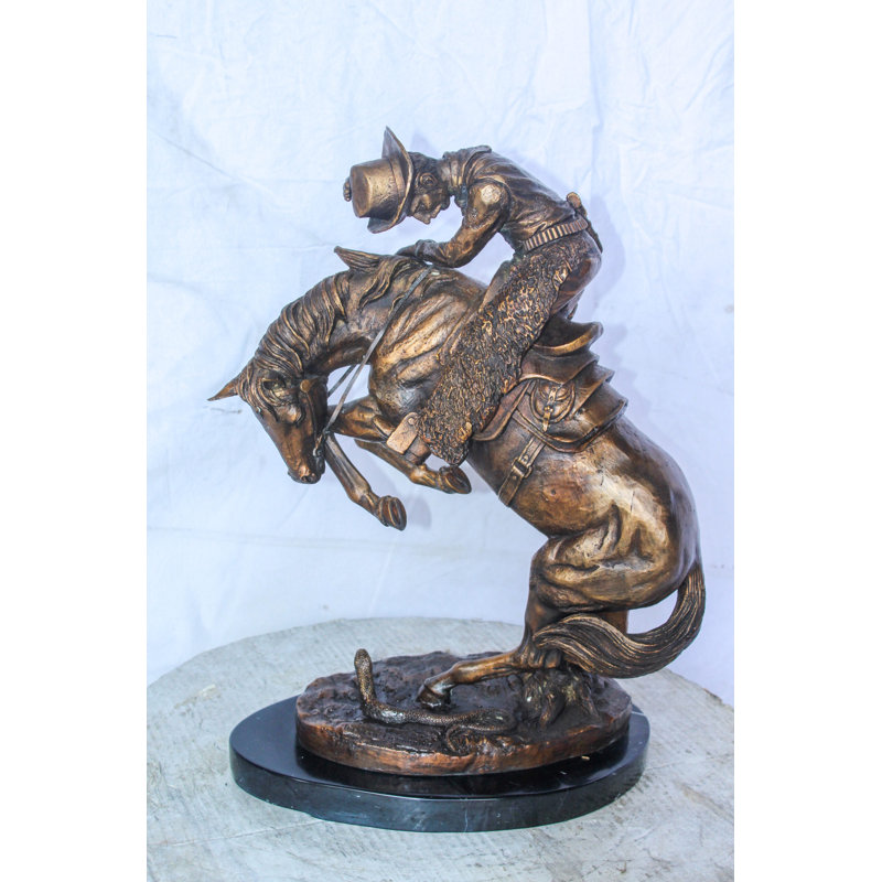 Statue de Hochet Remington, décor occidental, collection Nifao Hochet serpent 15 po x 10 po x H 22 po
