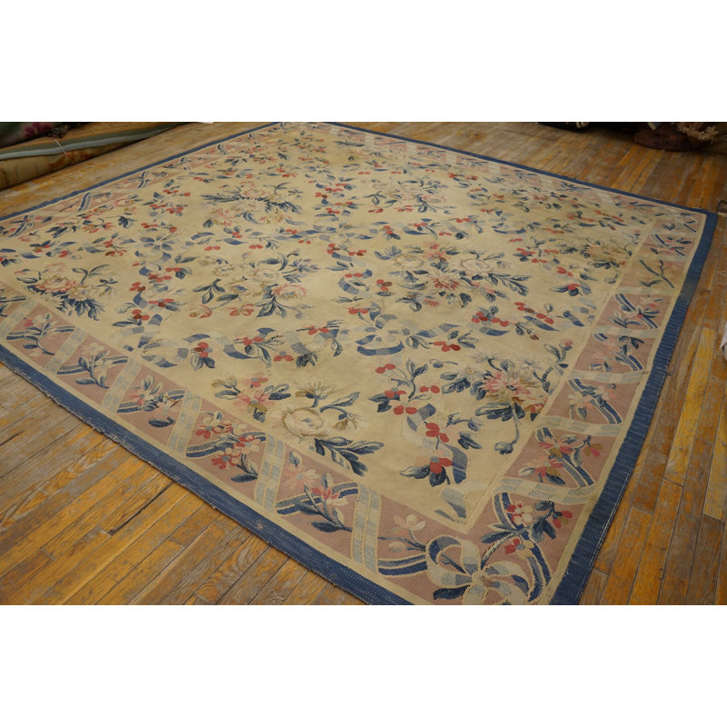 Tapis antique noué à motif floral français Aubusson