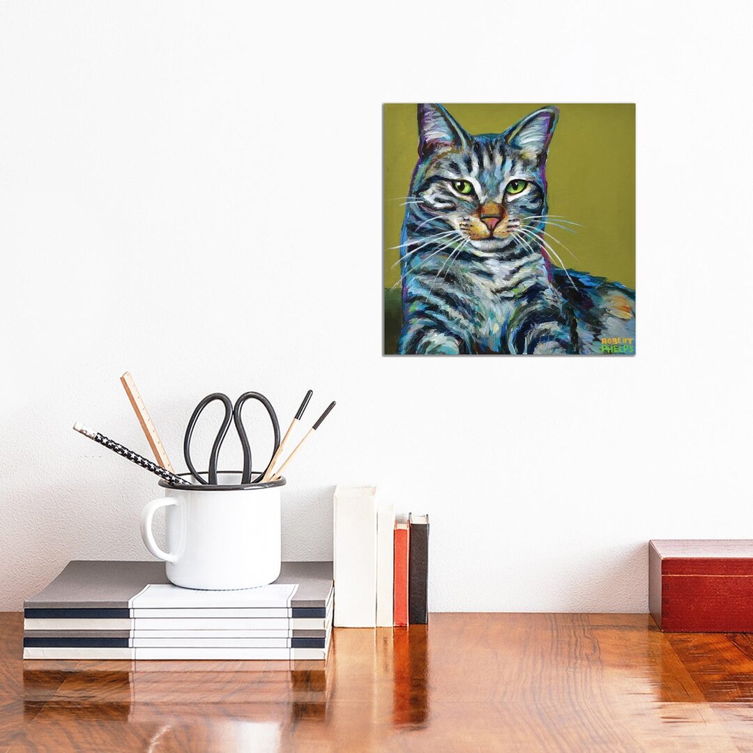 Gestreifte Tabby auf Grün von Robert Phelps - Galerie-verpackte Leinwand Giclée auf Leinwand