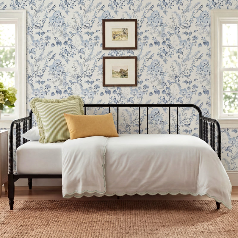 Cassady Iron Daybed with Spindle Detailing, Black