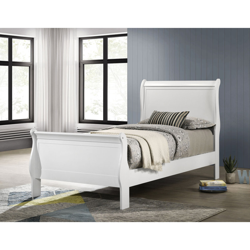 Lit à panneau simple en bois blanc pour chambres à coucher de style côtier et moderne avec tête de lit haute, chambre à coucher à hauteur moyenne