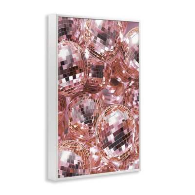 Giclée rose à poils longs, décorée par LSR Design Studio