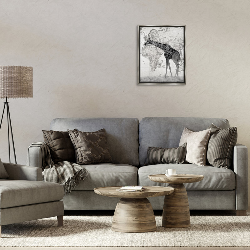Girafe sauvage avec carte du monde, Cadre flottant gris lustré, H 21 po x l 17 po