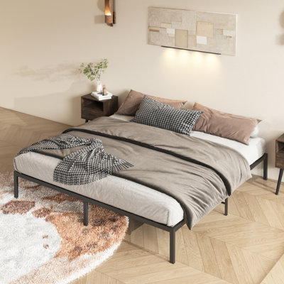 Structure de lit plateforme moderne en métal, sans sommier, noir pour un sommeil minimaliste et relaxant avec amplement d'espace de rangement