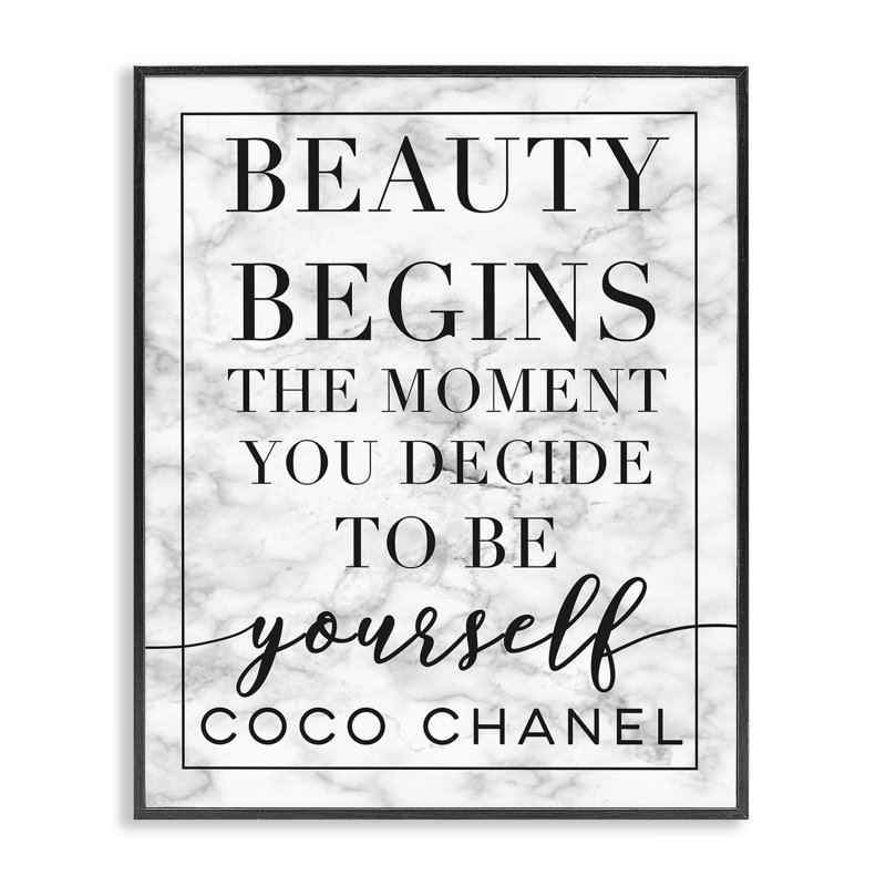 «Beauty Begins Once You Decide To Be Yourself White Marble Typographie» par Daphne Polselli, art textuel, H 30 po x l 24 po