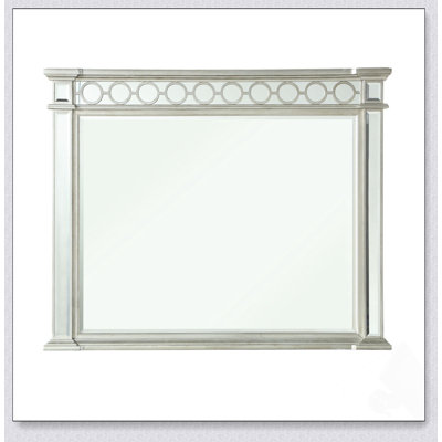 Elegant Beveled Edge Wall Mirror With Reflective Surface, Perfect For Modern And Traditional Interiors.