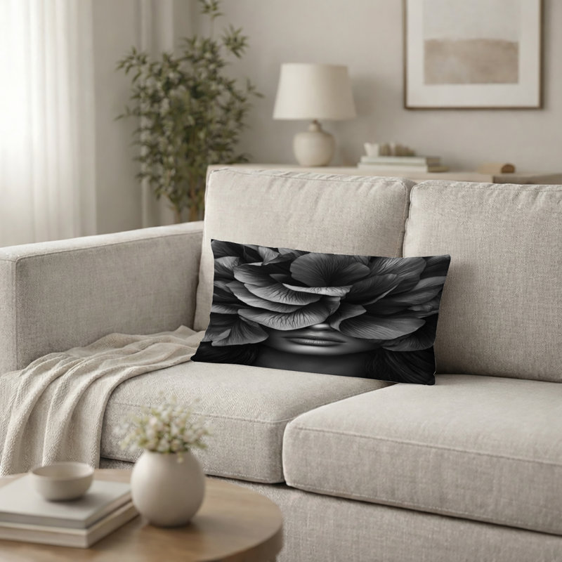Coussin décoratif imprimé Femme à la mode - Portrait floral de femme en noir et blanc - Photo III, H 12 po x l 20 po