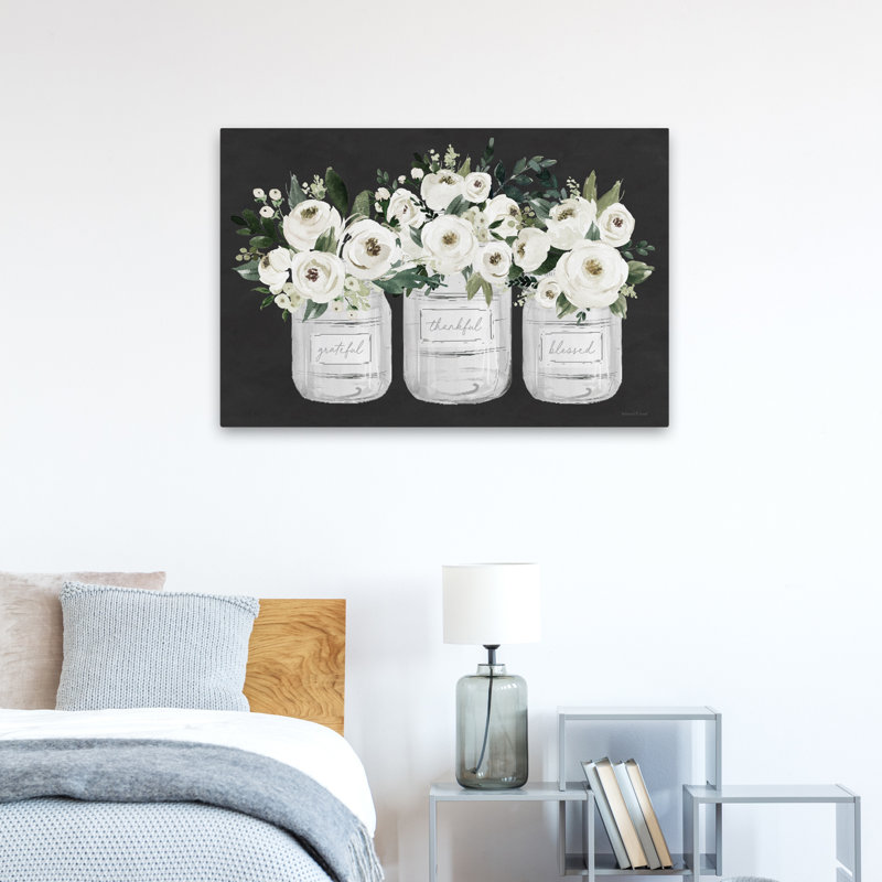 «Thankful Flowers» - art contemporain de nature morte avec fleurs blanches, H 24 po x l 36 po