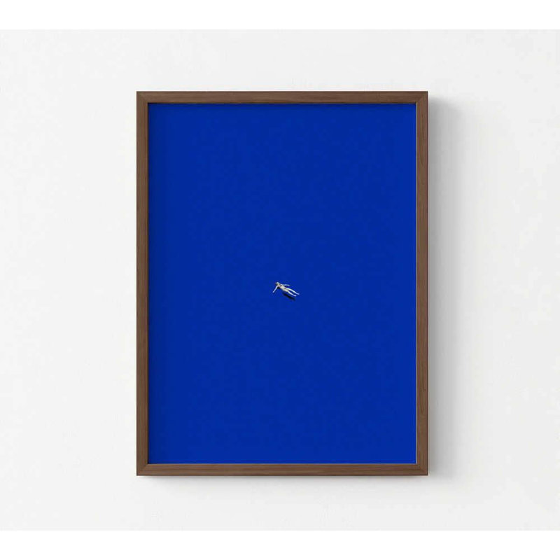 Minimal nageur en bleu - impression abstraite moderne de piscine, Brun, Impression encadrée sans passe-partout