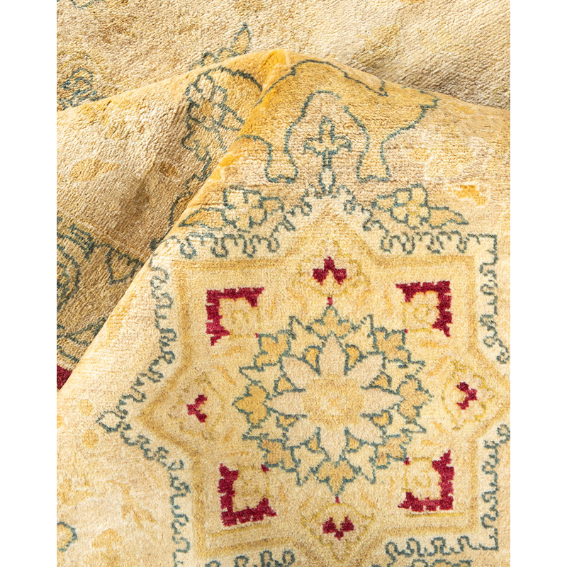 Tapis unique noué à la main beige / rouille / vert Keenan, 6 pi 1 po x 8 pi 10 po