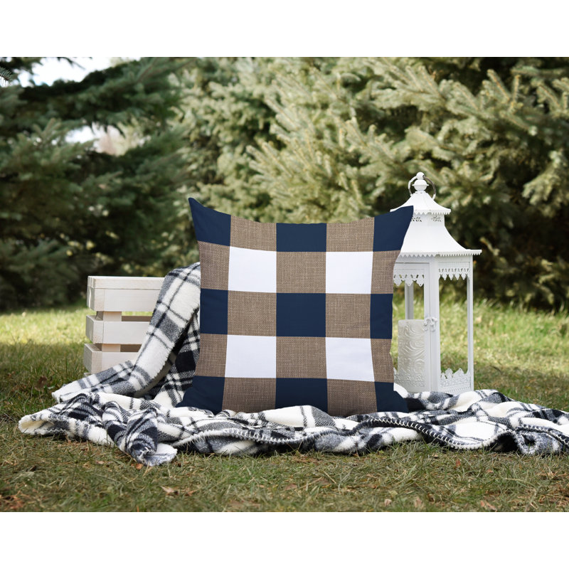 Coussin intérieur / extérieur Jeb Farm House, L 17 po x H 17 po, Brun / bleu marine