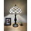 Lampe de table Bernhild Tiffany avec haricots de cristal en verre teint blanc et ampoules DEL incluses: l 12 po x P 12 po x H 22 po