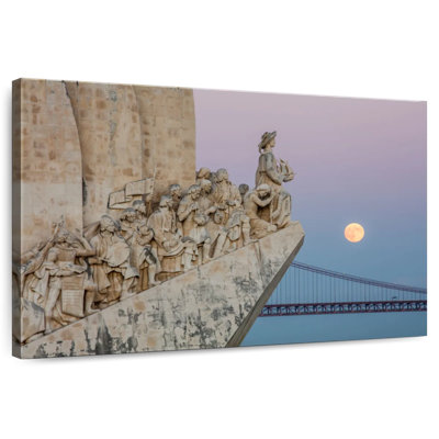 Vanna Lisbon Discovery Monument
