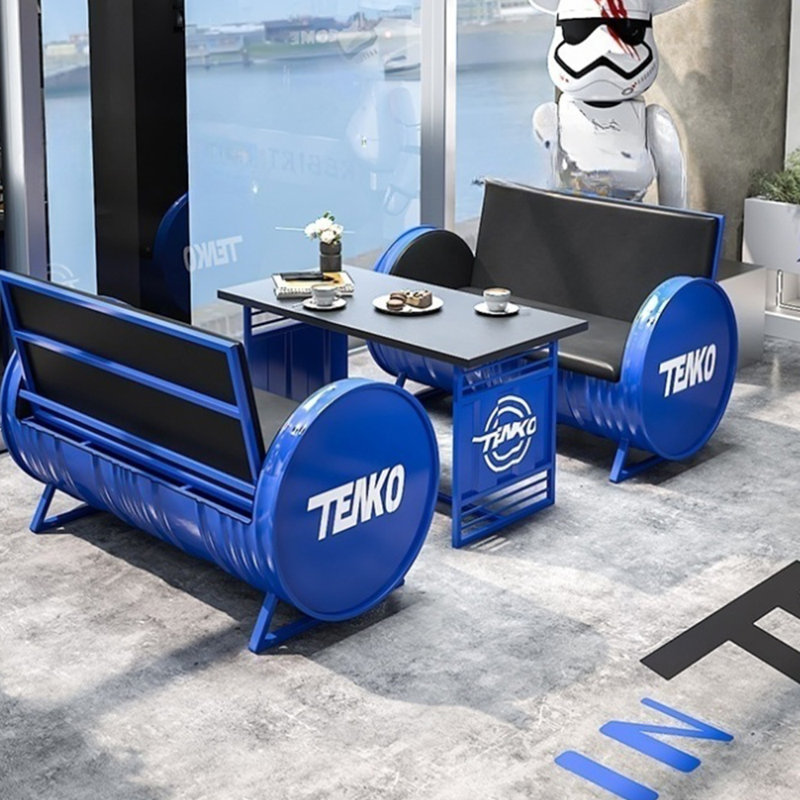 Ensemble de table et chaises de style industriel