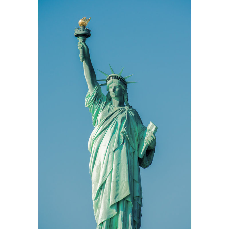 Statue de la Liberté, du côté droit, 3/4, sur ciel bleu, H 36 po x l 24 po x P 1,5 po