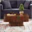 Table basse carrée moderne fabriquée à la main avec piédestal robuste en bois aggloméré, parfaite pour les petits salons et les décors contemporains