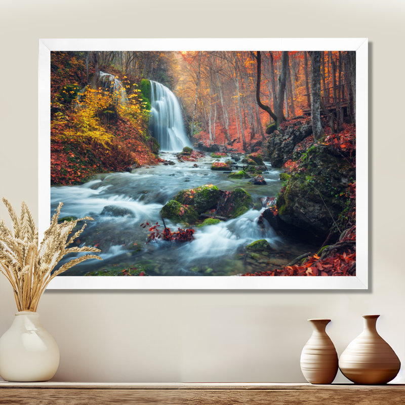 Autumn Mountain Waterfall Long View - Reproduction de photo sur toile tendue, H 24 po x l 32 po, Impression encadrée, Blanc