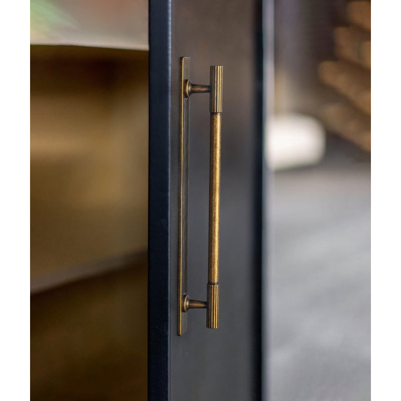 Poignée barre 7,6 po d'un centre à l'autre avec plaque arrière - laiton antique, Laiton antique, 7.6"