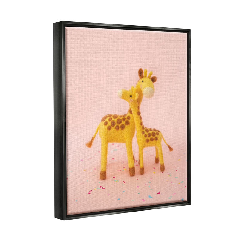"Indigo Safari", rose pastel, étreintes de girafes encadrées par Lemon & Sugar, H 21 po x l 17 po x P 1,7 po