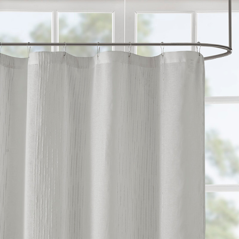 Rideau de douche diaphane avec texture rayée et sensation naturelle, pour ajouter de l'élégance à votre décor de salle de bain